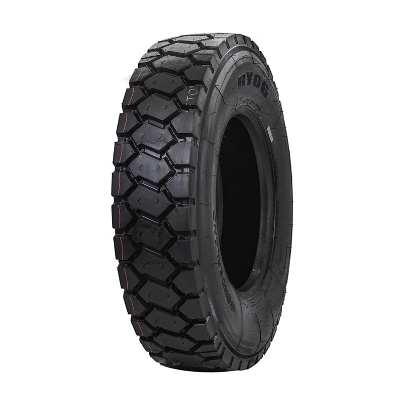 BY06 / BY06 PLUS heavy-duty truck tire, 3/4 view